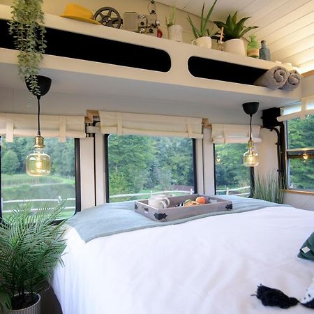 American School Bus Retreat With Hot Tub In Sussex Meadow Акфілд Екстер'єр фото