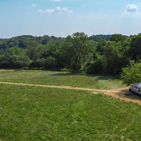 American School Bus Retreat With Hot Tub In Sussex Meadow Акфілд Екстер'єр фото