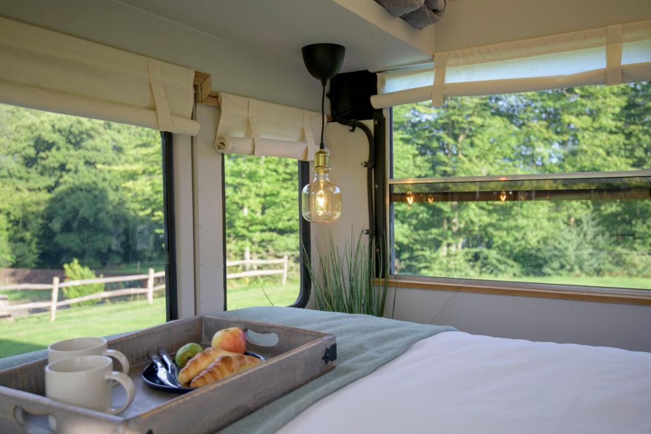 American School Bus Retreat With Hot Tub In Sussex Meadow Акфілд Екстер'єр фото