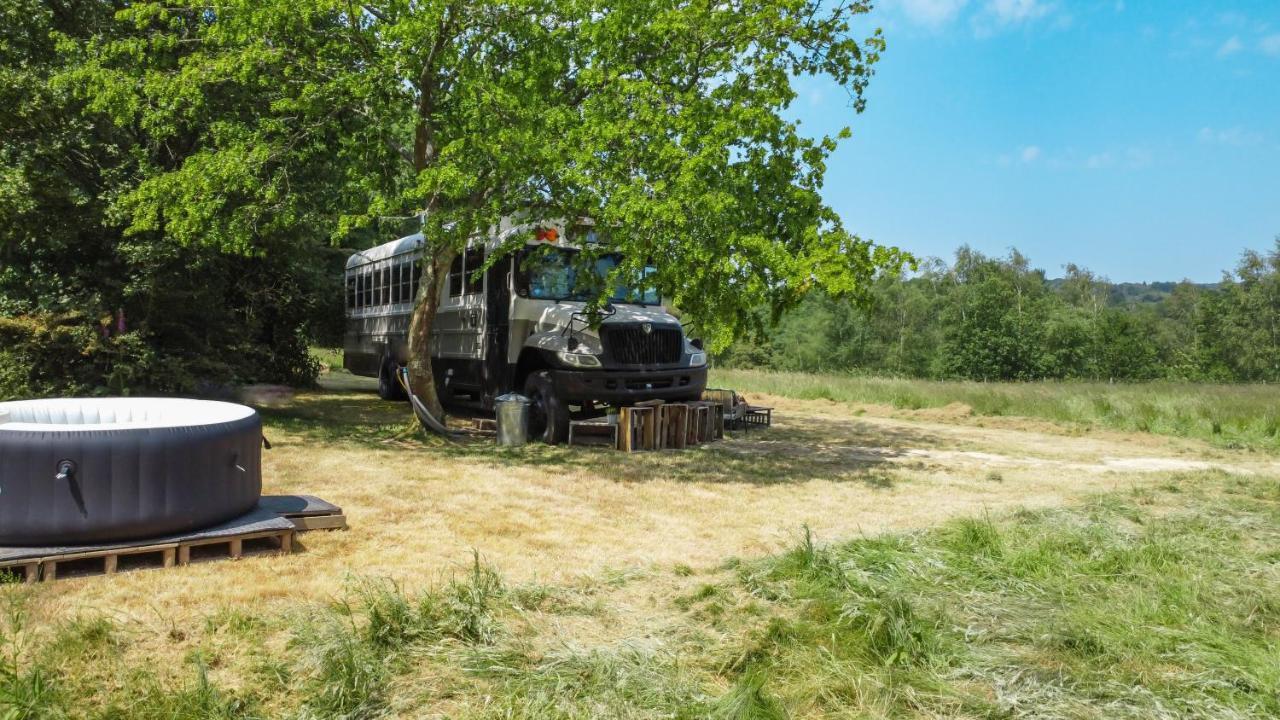 American School Bus Retreat With Hot Tub In Sussex Meadow Акфілд Екстер'єр фото