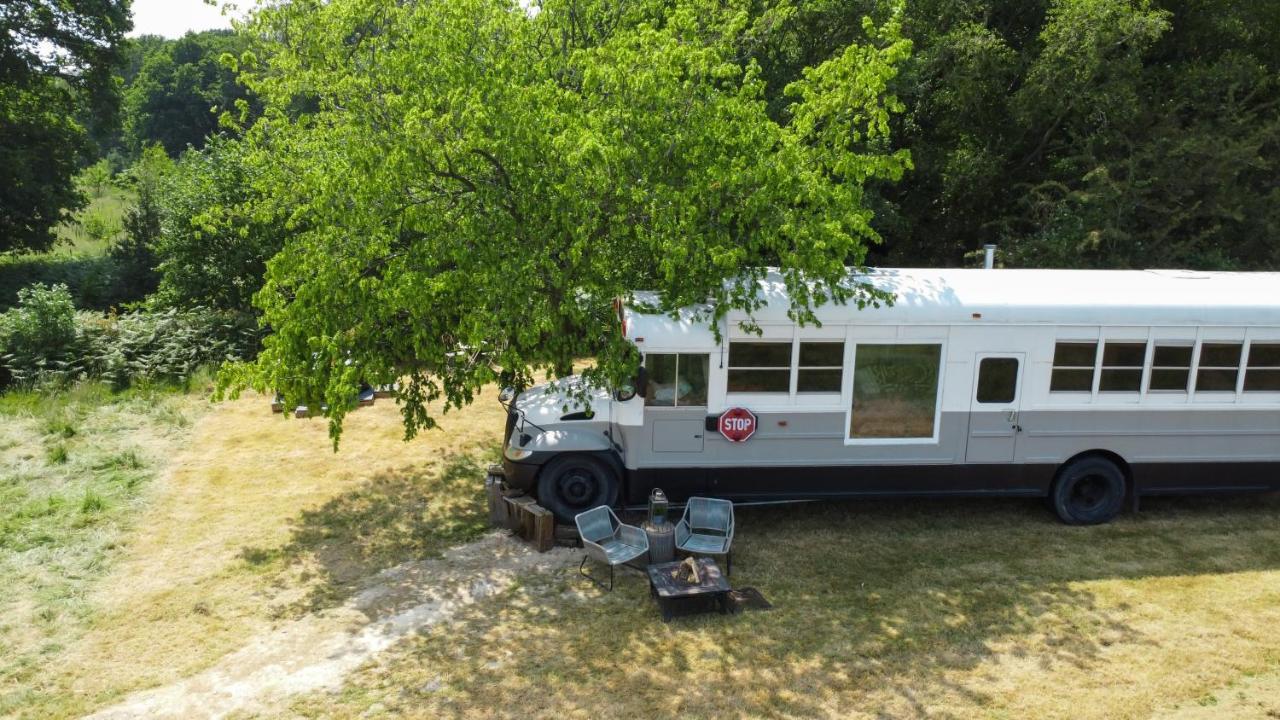 American School Bus Retreat With Hot Tub In Sussex Meadow Акфілд Екстер'єр фото
